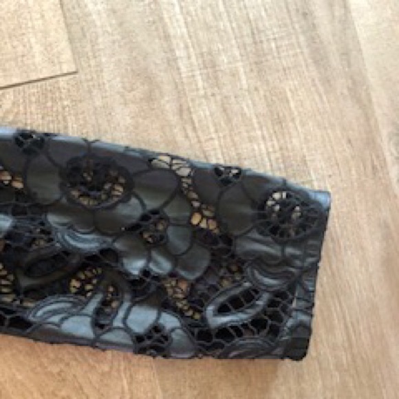 Stunning like new black floral appliqué top size large - Picture 5 of 10